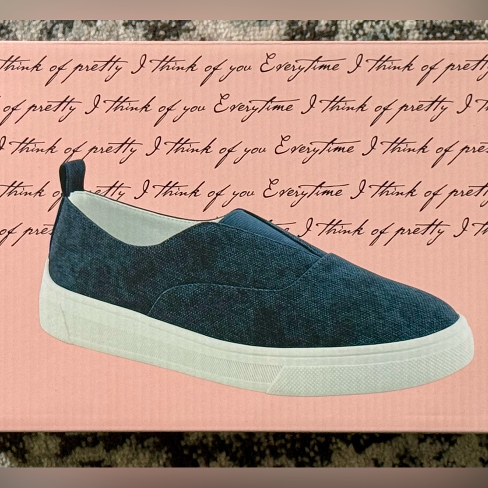 Kenzie Salia Navy Blue Slip on Sneakers Women’s 8 Flexible Canvas Shoes NEW NIB